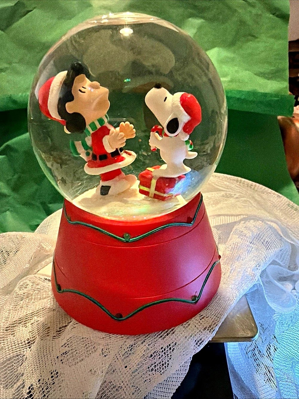 Peanuts Snoopy & Lucy Dog Germs Christmas Snow Globe Red & Green